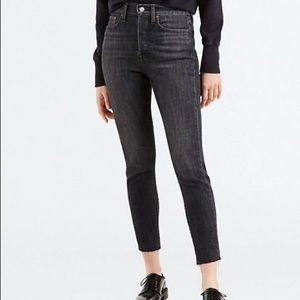 LEVI Wedgie Skinny Jean